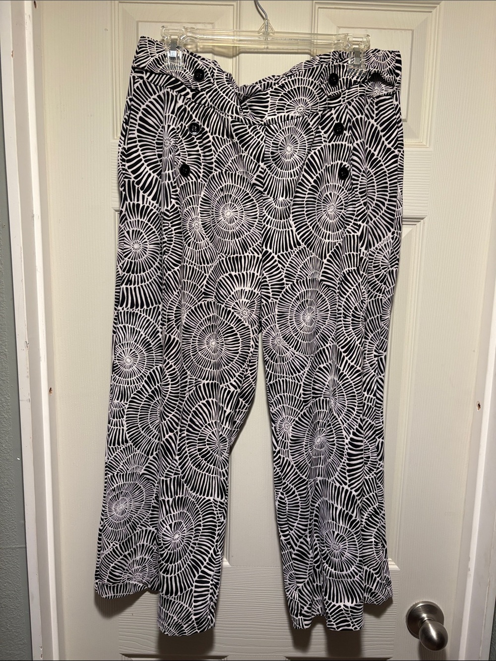 Black & White Geometric Print Women’s Pants